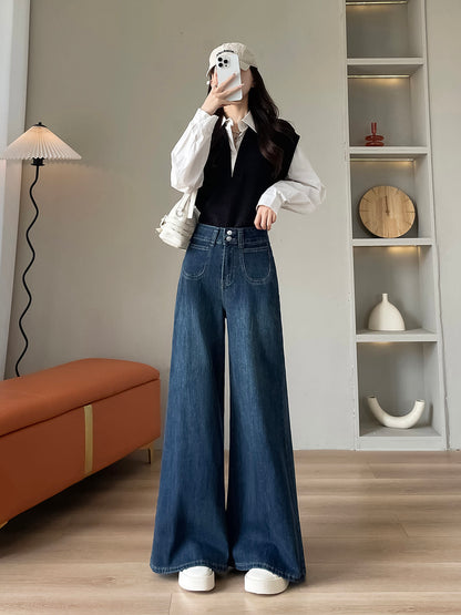 YEEYEEWang 빈티지 블루 와이드레그 진, 아시안 핏 컷, 캐주얼 탑을 입은 모델의 전면 뷰।