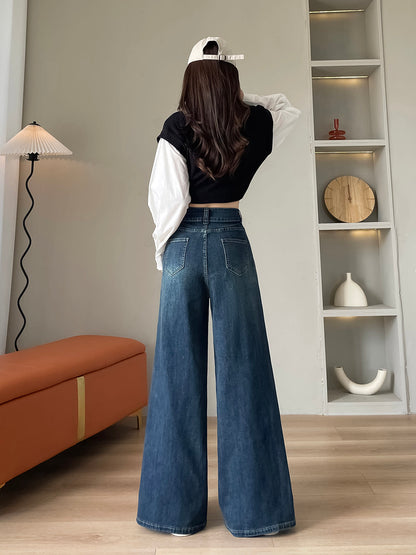 YEEYEEWang 빈티지 블루 와이드레그 진, 아시안 핏 컷, 포켓 배치를 강조한 후면 뷰।