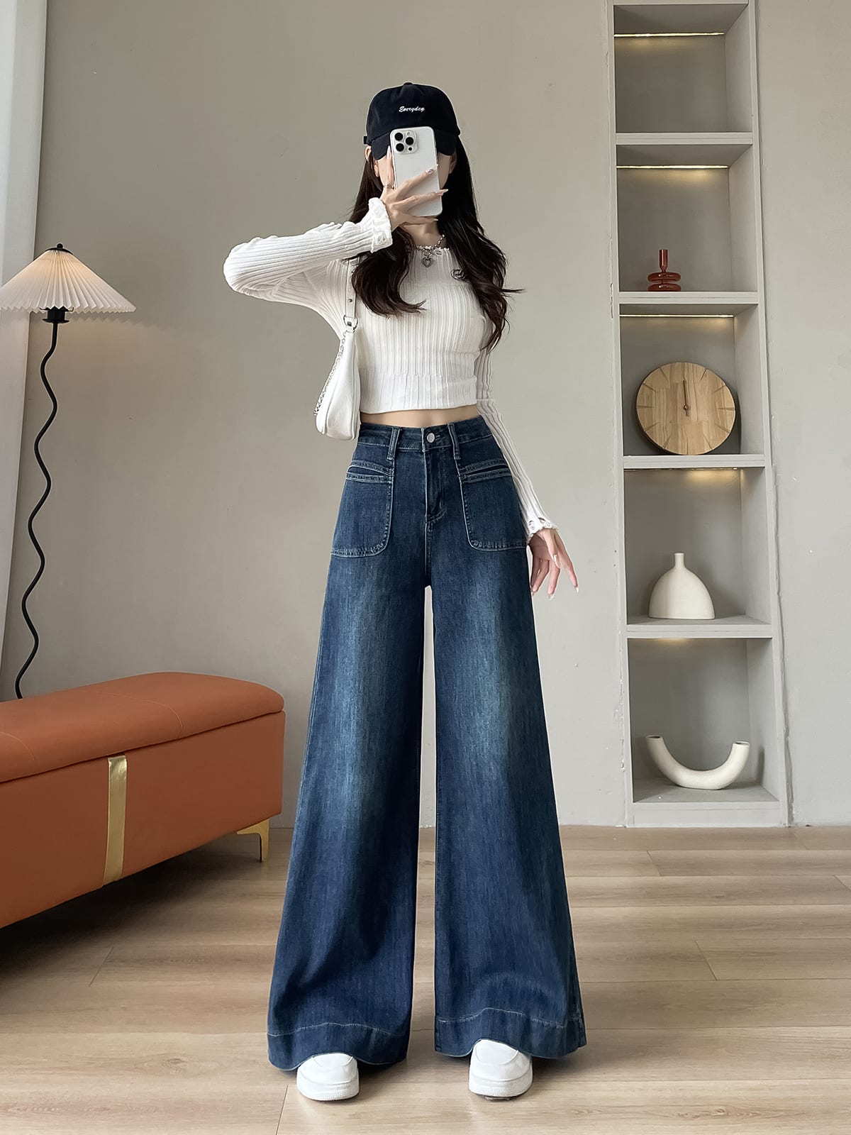 YEEYEEWang 빈티지 블루 와이드레그 진, 아시안 핏 컷, 모델 전면 라이프스타일 룩।