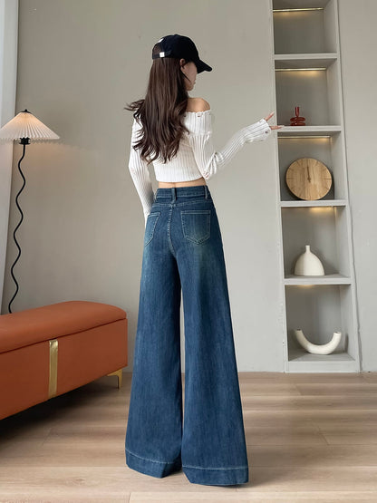 YEEYEEWang 빈티지 블루 와이드레그 진, 아시안 핏 컷, 모델 후면 라이프스타일 뷰।